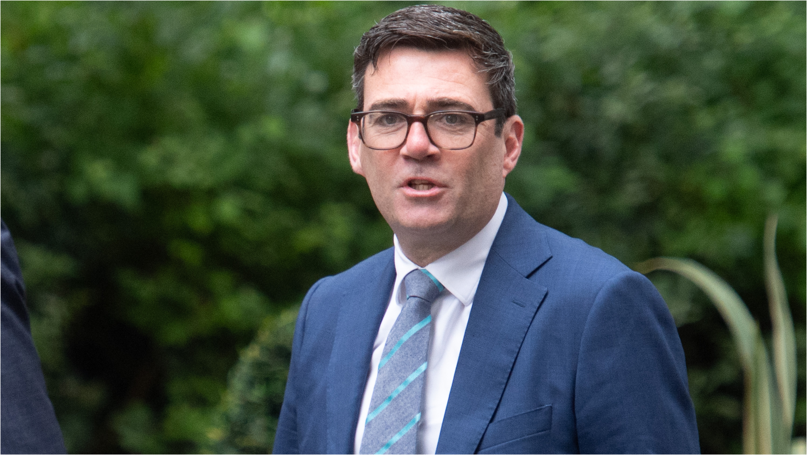 „Regele Nordului” și criza politică din Marea Britanie. Cine este și ce propune Andy Burnham, cel mai probabil succesor al lui Starmer
