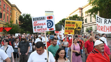 Proteste la Tirana. Foto Profimedia