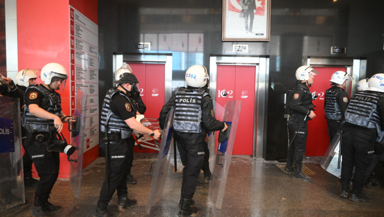 Police Storm HQ Of Turkey's Main Opposition Party - Ankara