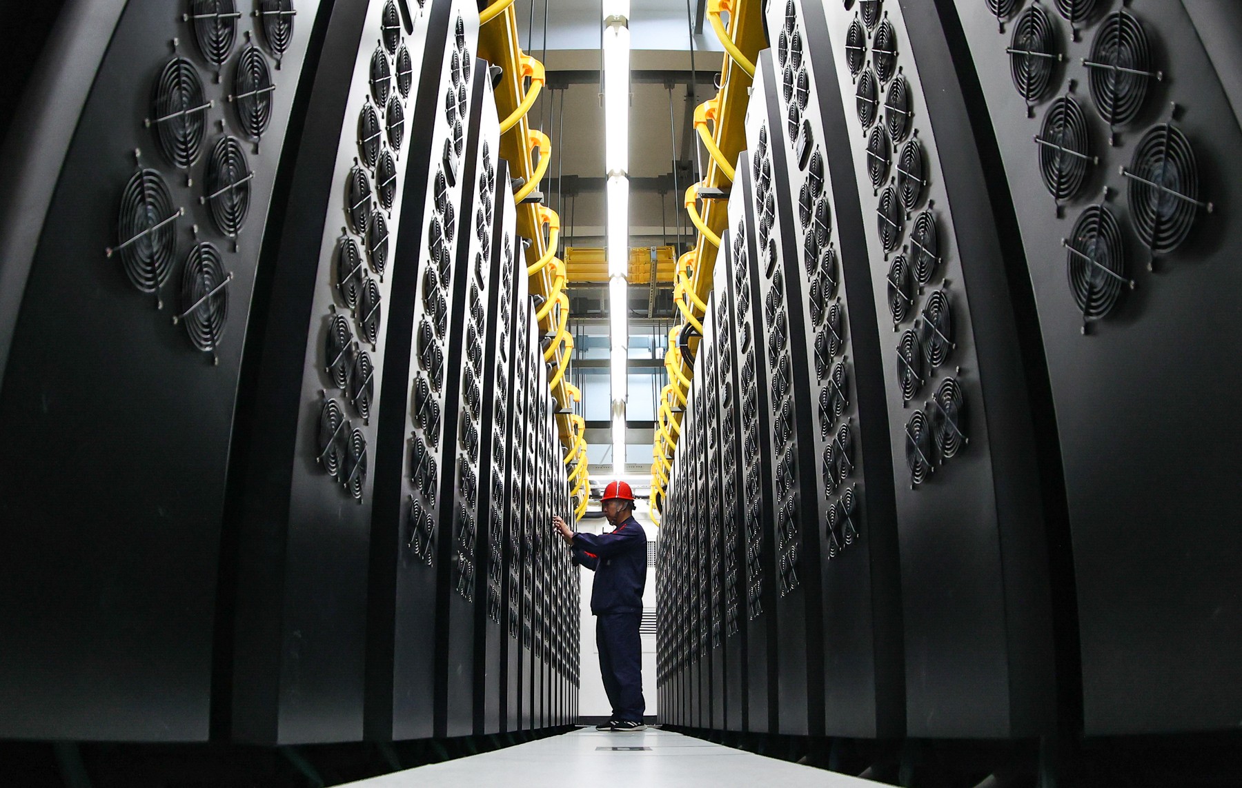 Reușită pentru China, după zece ani: un supercomputer instalat la Shenzhen a fost declarat cel mai puternic din lume