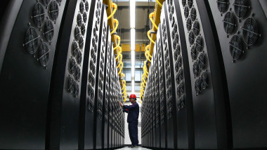 (China Economic Roundtable) Xinhua Headlines: China's historic socio economic achievements over past five years