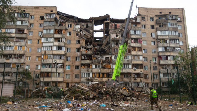 Russian Missile Hits Apartment Building In Kyiv'S Podilskyi District