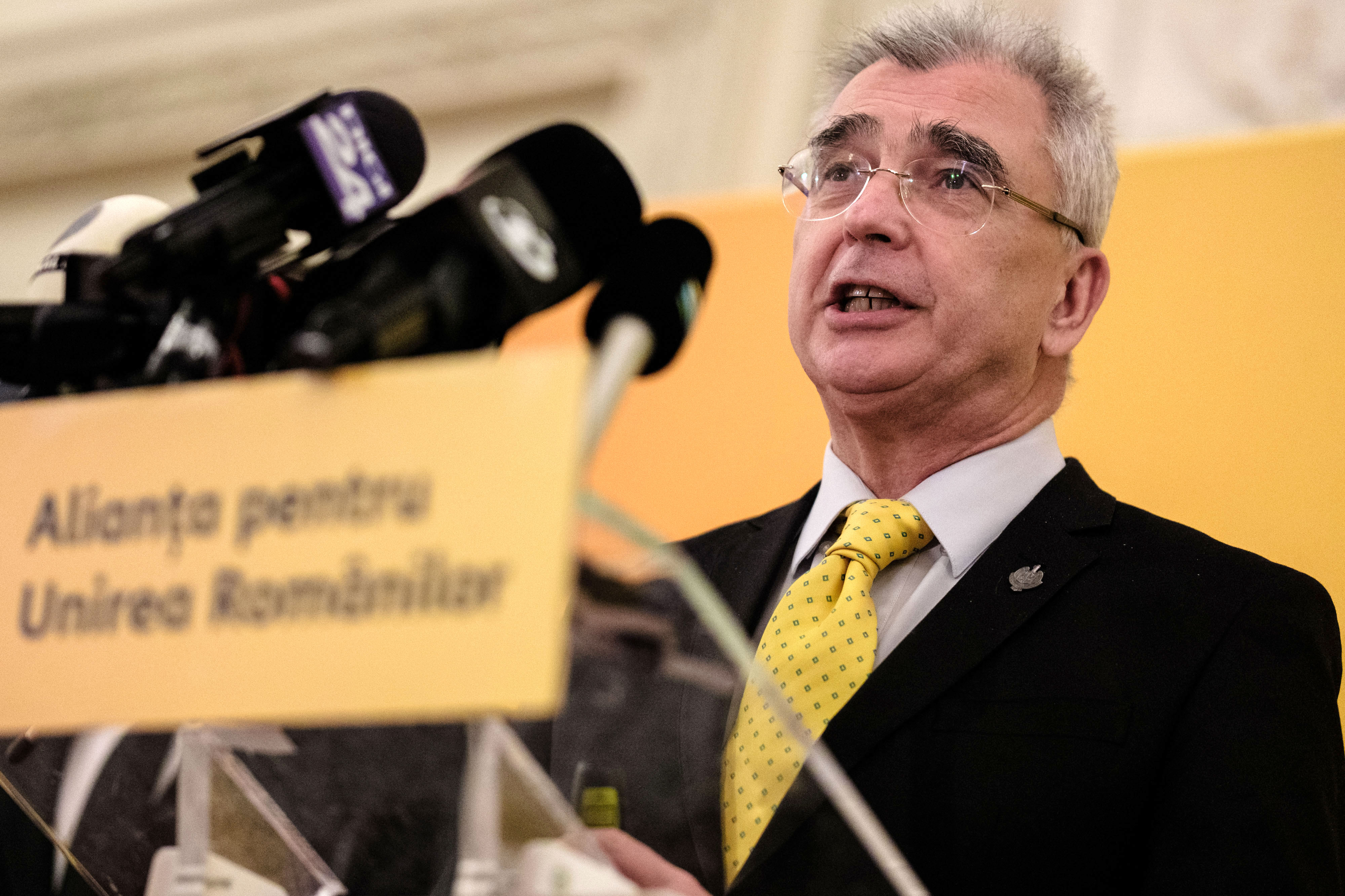 Peiu: Grindeanu a inventat că voturile AUR îl țin pe Bolojan în funcție. El preferă să mintă cu tupeul hoțului care strigă „hoții!”