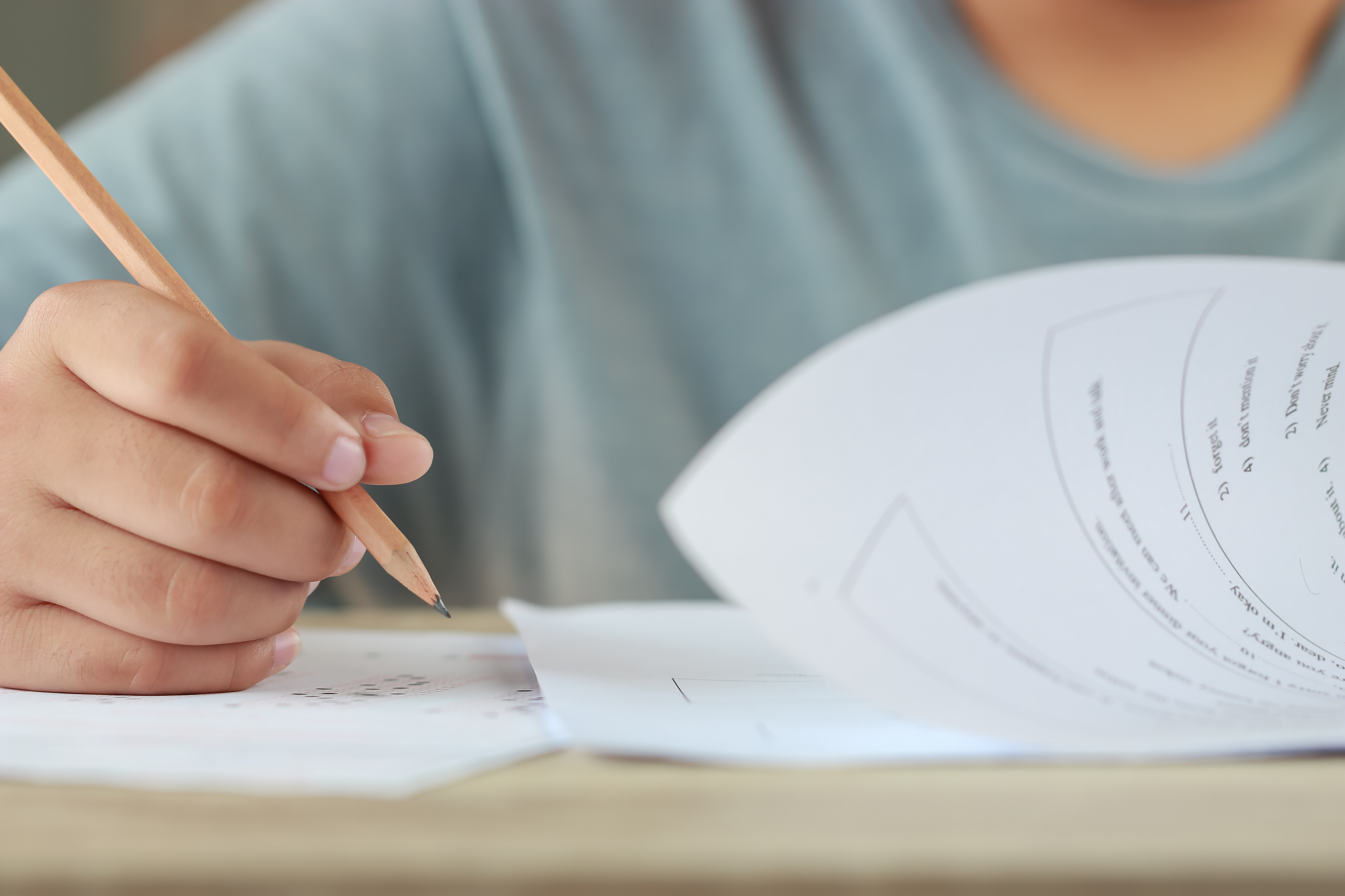 Contestații la bacalaureat 2026: Ce este interzis în sala unde elevii își consultă lucrările. Regulile oficiale