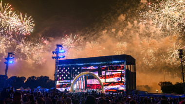 Fireworks explode over the National Mall in Washington, D.C. during the “Salute to America 250” Fourth of July celebration honoring America’s 250th anniversary, Sunday, July 5, 2026. (Official White House Photo by Daniel Torok)