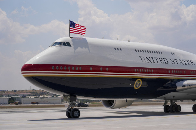 Trump a zburat la Ankara cu noul Air Force One. Foto Profimedia
