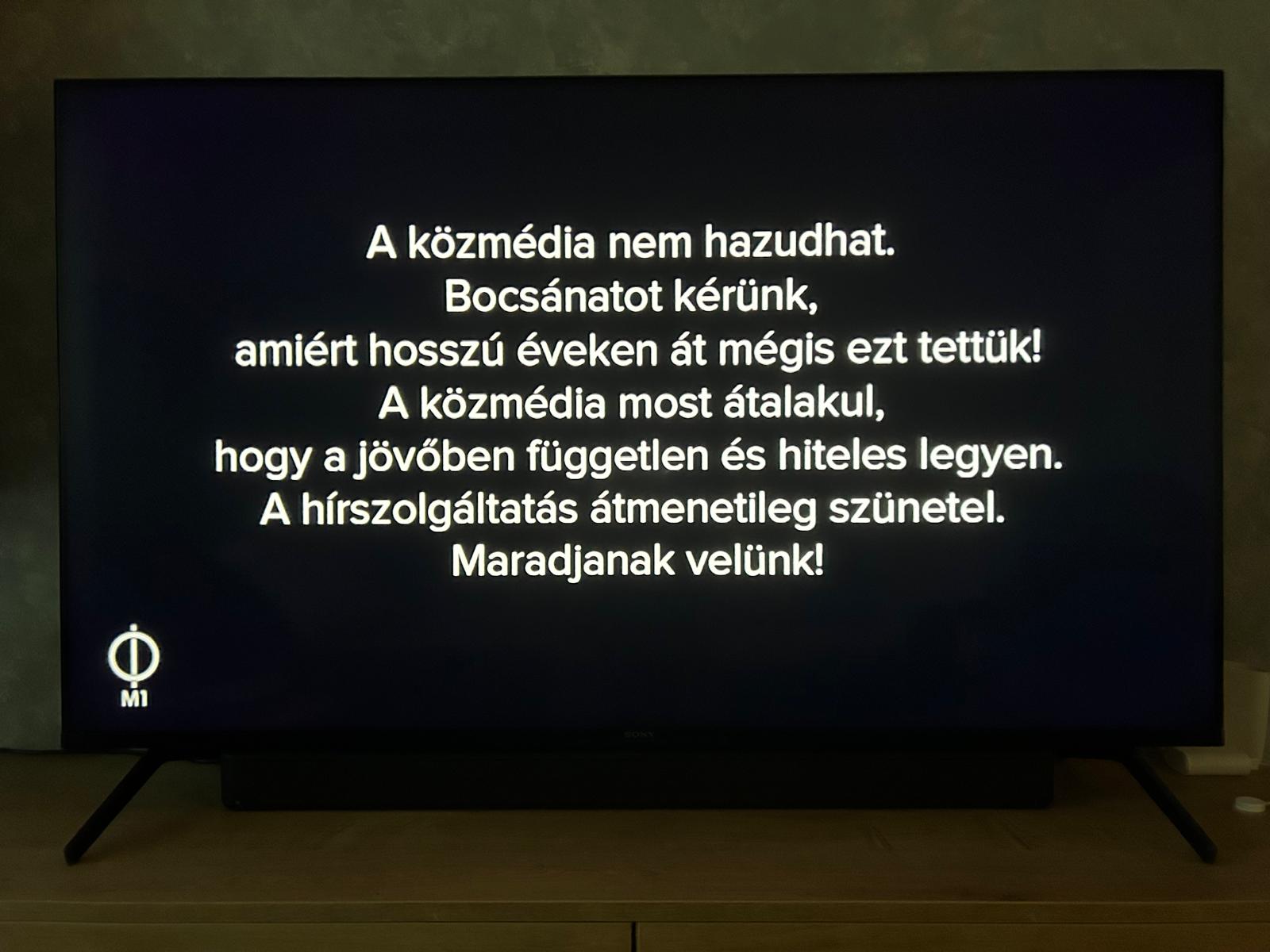 Emisia televiziunii și radioului publice din Ungaria a fost oprită marți după-amiază. „O zi istorică”, anunță Peter Magyar