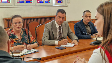 Reprezentanții Ministerului Agriculturii și ai organizațiilor profesionale din sectorul vitivinicol, în cadrul întâlnirii dedicate reluării sistemului național antigrindină