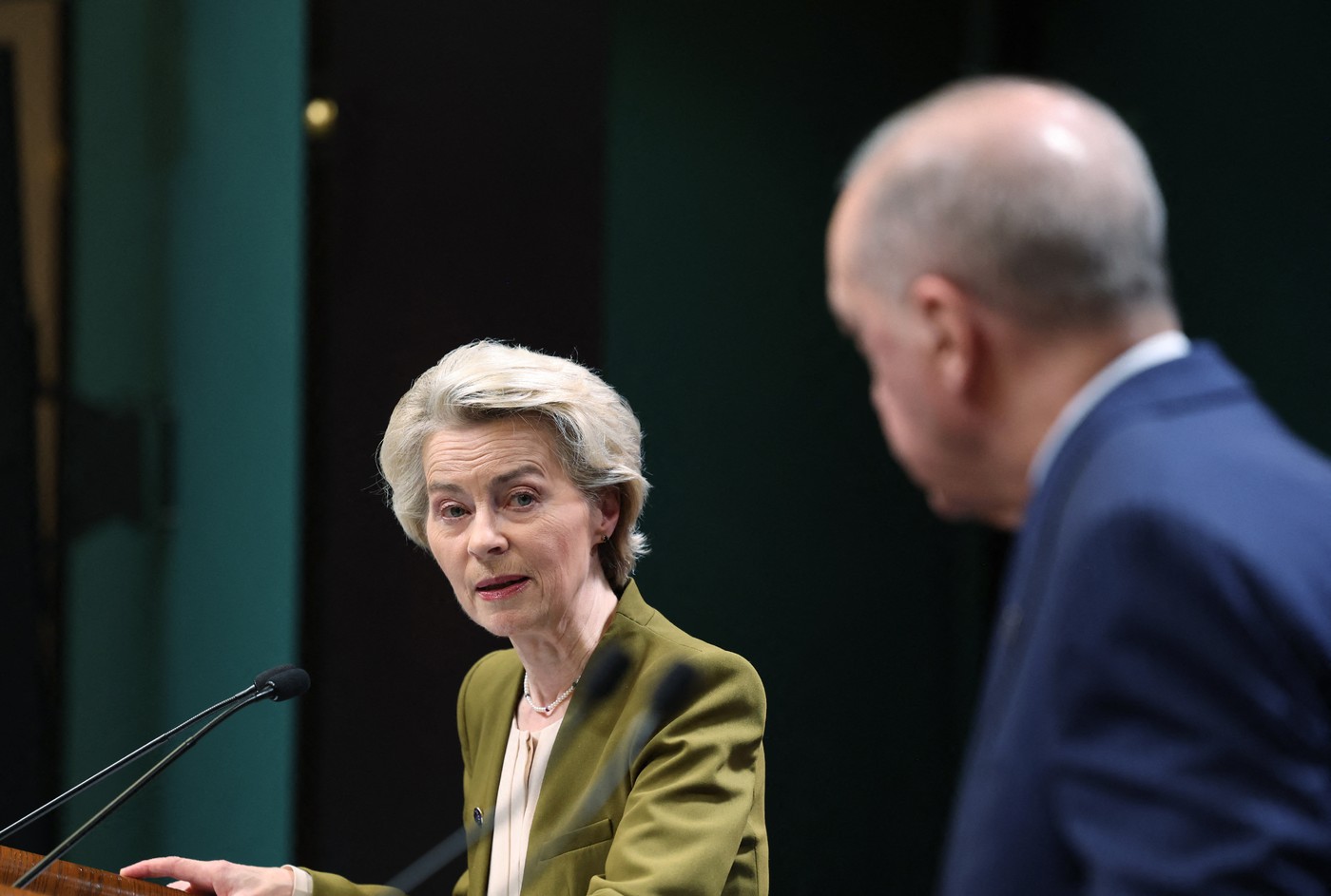 Diplomație și gustări: Cina de lucru dintre Von der Leyen și Erdogan, marcată de tensiuni în relația dintre UE și Ankara