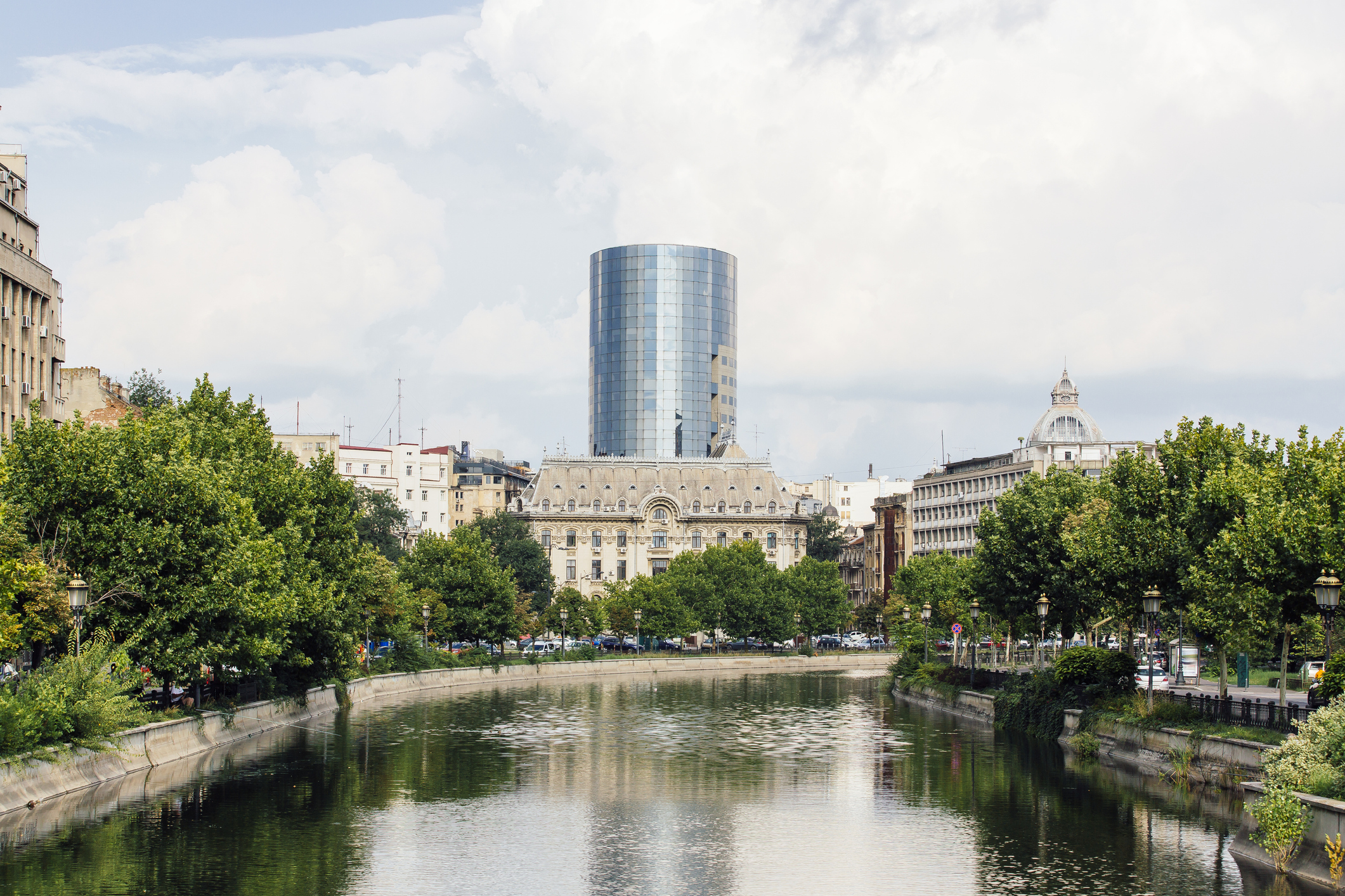 Bucureștiul are a patra cea mai mică chirie industrială din Europa. România atrage tot mai multe investiții logistice (raport)