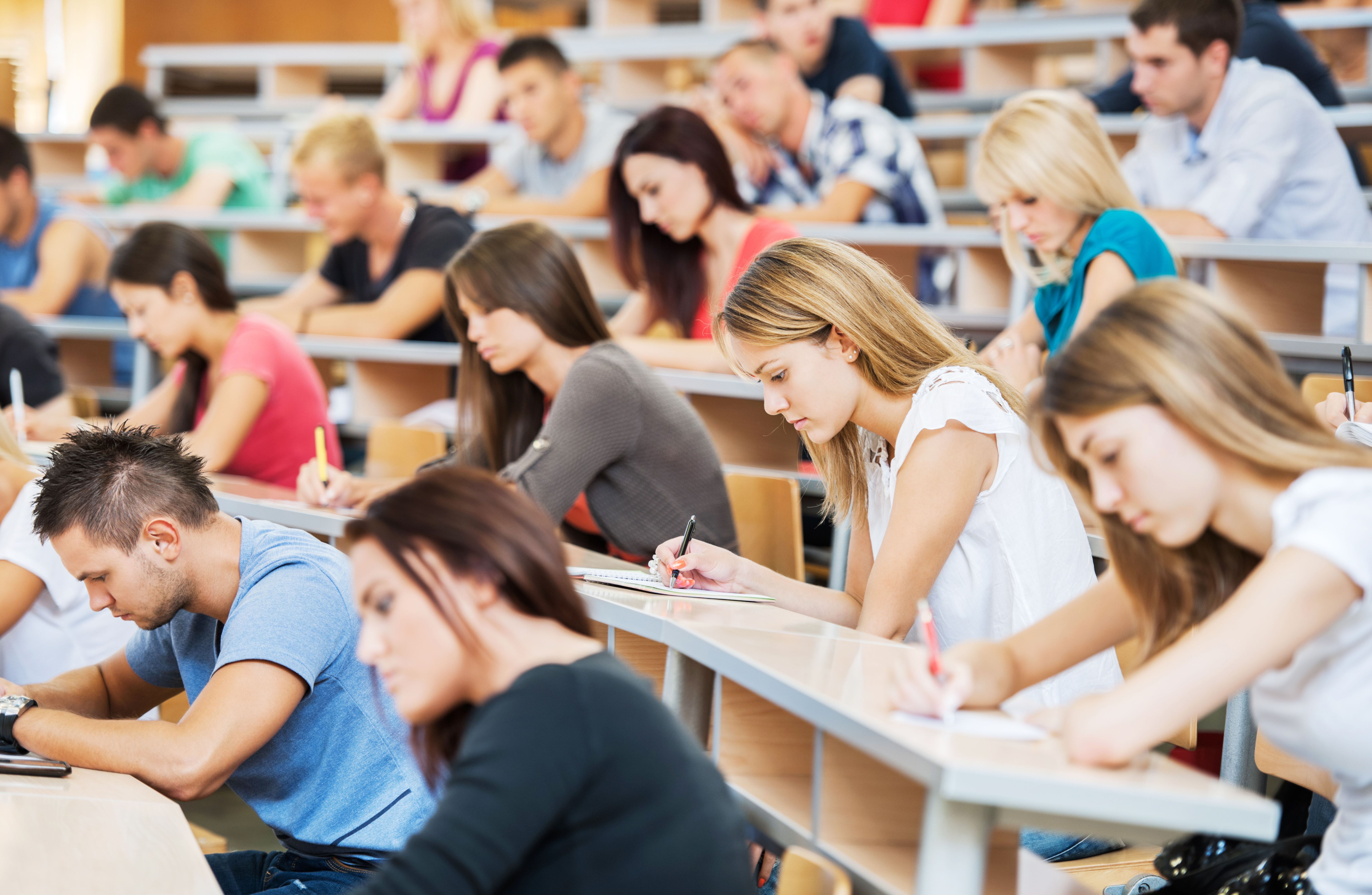 Înscrieri la facultate 2026: Calendarul admiterii la universitățile din București și din țară. Când începe depunerea dosarelor