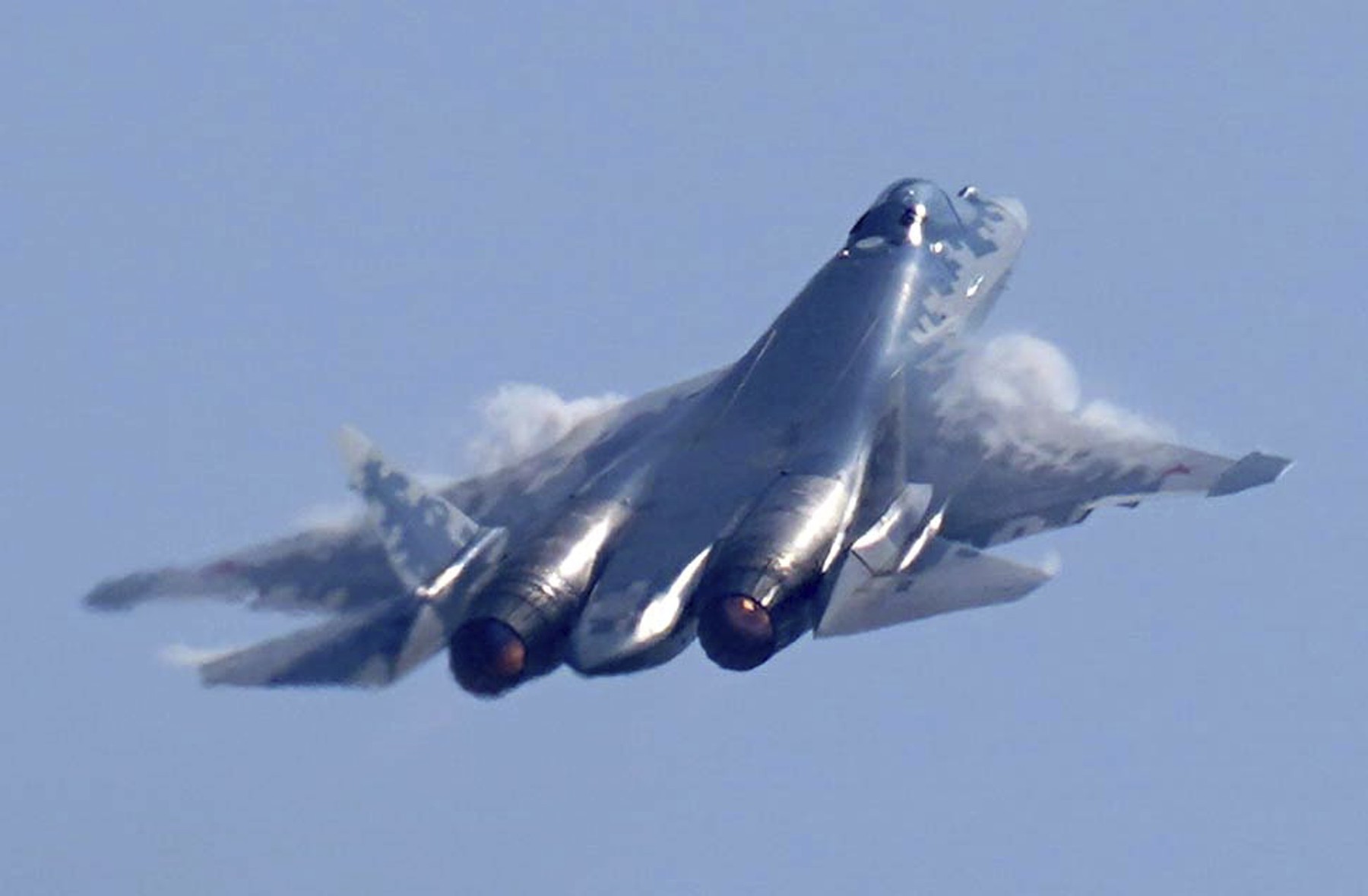 Rusia a mobilizat cel mai nou avion SU-57 pentru a apăra rafinăria de petrol din Omsk, dar nici acest lucru nu a contat