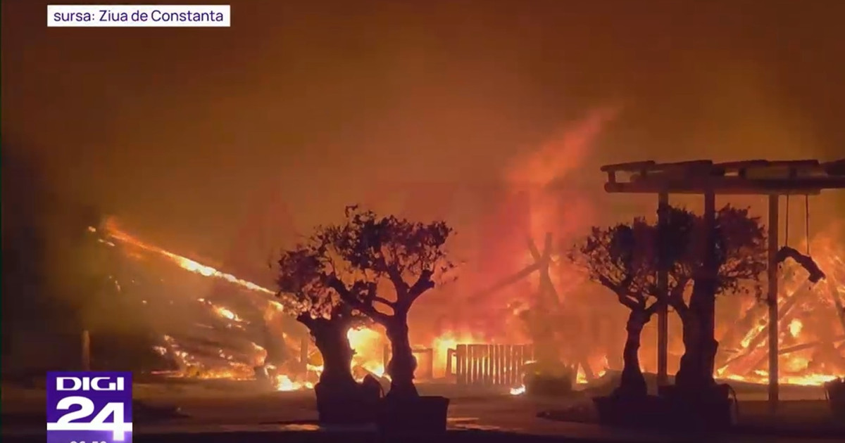 Incendiu devastator la două beach baruri din Mamaia