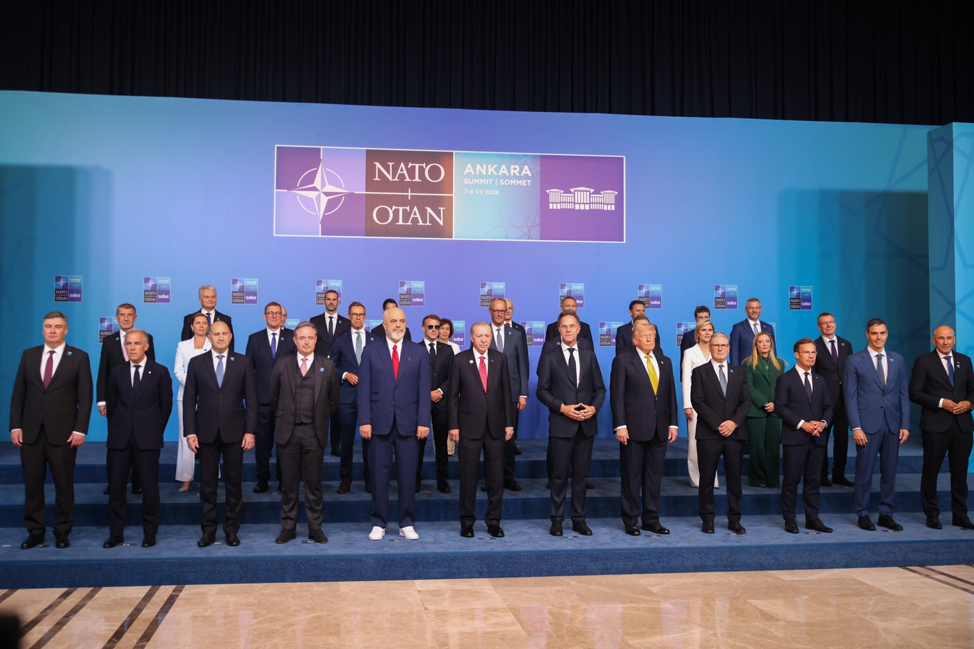 Președintele turc a oferit cadou pistoale și muniție celorlalți lideri NATO prezenți la summitul de la Ankara