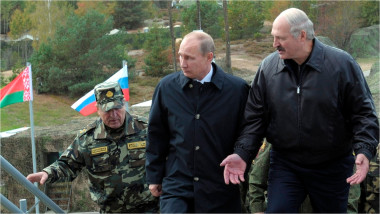 Vladimir Putin și Aleksandr Lukașenko urmăresc exercițiile militare comune desfășurate de Rusia și Belarus