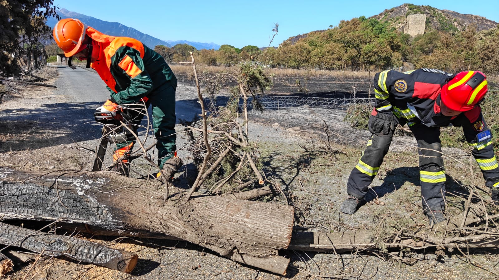 Pompierii români, noi intervenții în Franța. Autoritățile au menținut codul roșu de risc de incendii