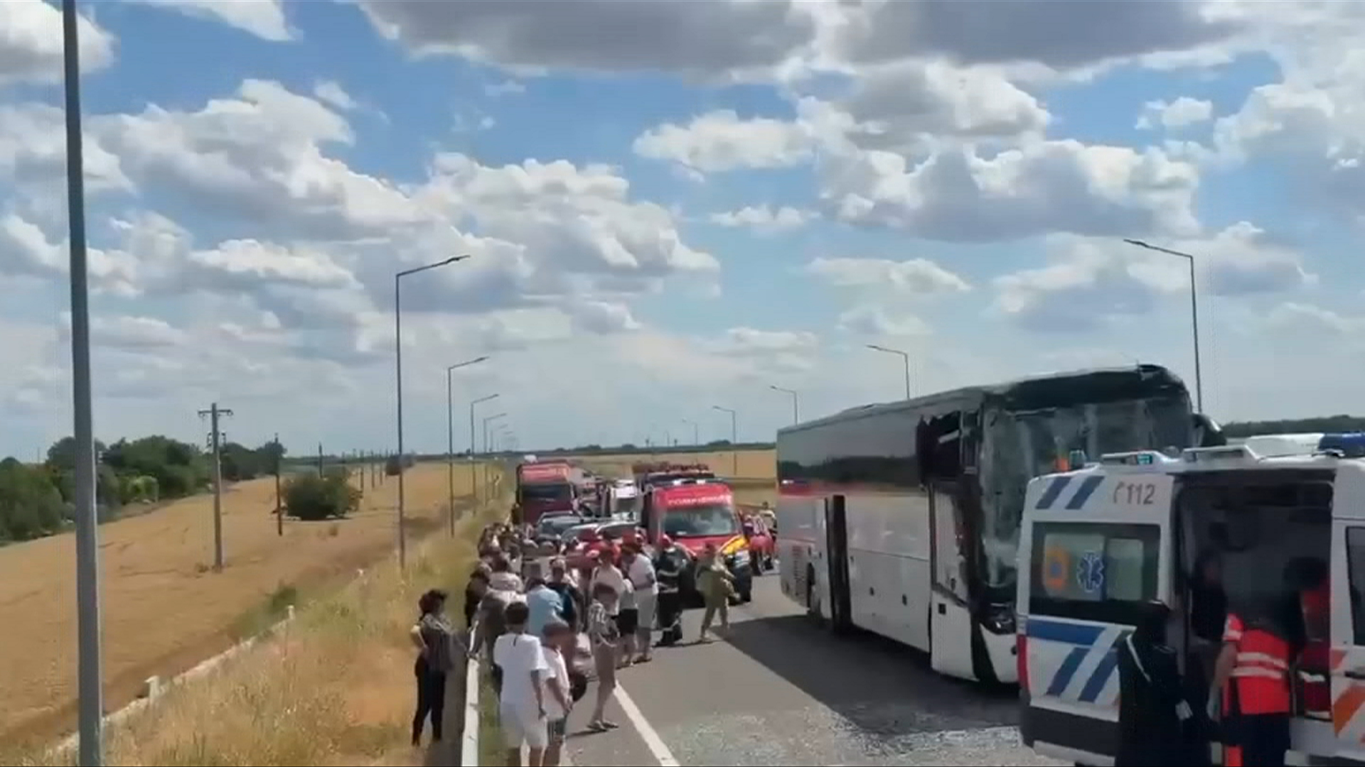 Accident grav între un autocar cu 60 de persoane și un autotren, în Călărași. A fost activat Planul Roșu de Intervenție