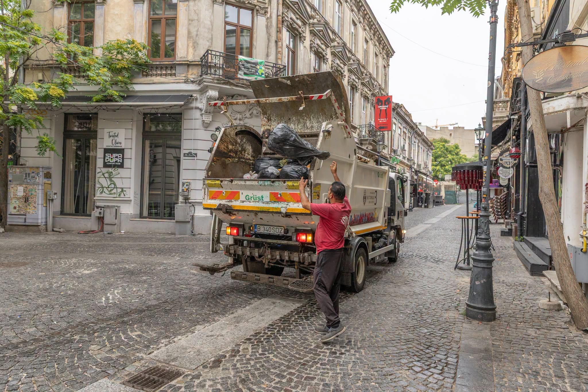 Primăria București propune colectarea deșeurilor pe șapte categorii, în loc de patru cum este acum. „Plătești pentru cât arunci”