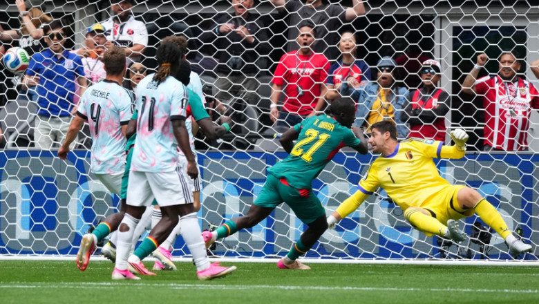 faza de joc din meciul belgia - senegal