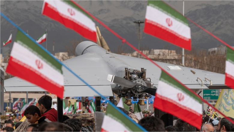 dronă Shahed la o paradă militară în Iran