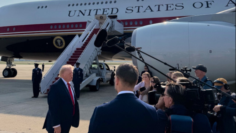 Donald Trump și noul Air Force One oferit de Qatar. Foto: Karoline Leavitt/X