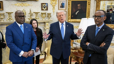 Felix Tshisekedi, președintele Republicii Democrate Congo, Donald Trump, președintele SUA, și Paul Kagame, președintele Rwandei, la Casa Albă