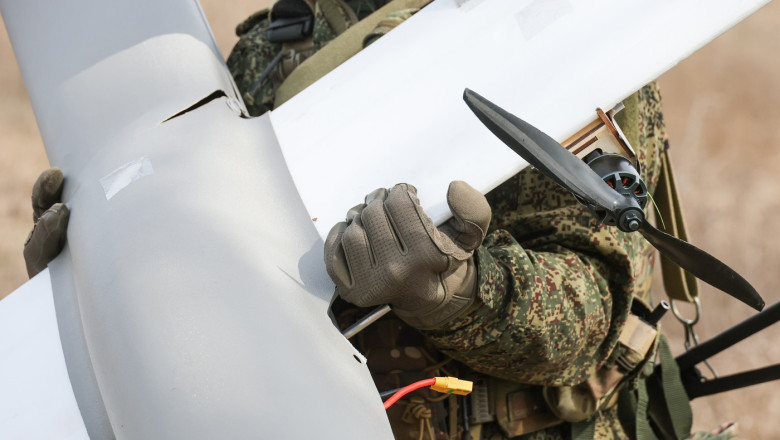 Russian Molniya-2 Drone Crews In Zaporozhye Region