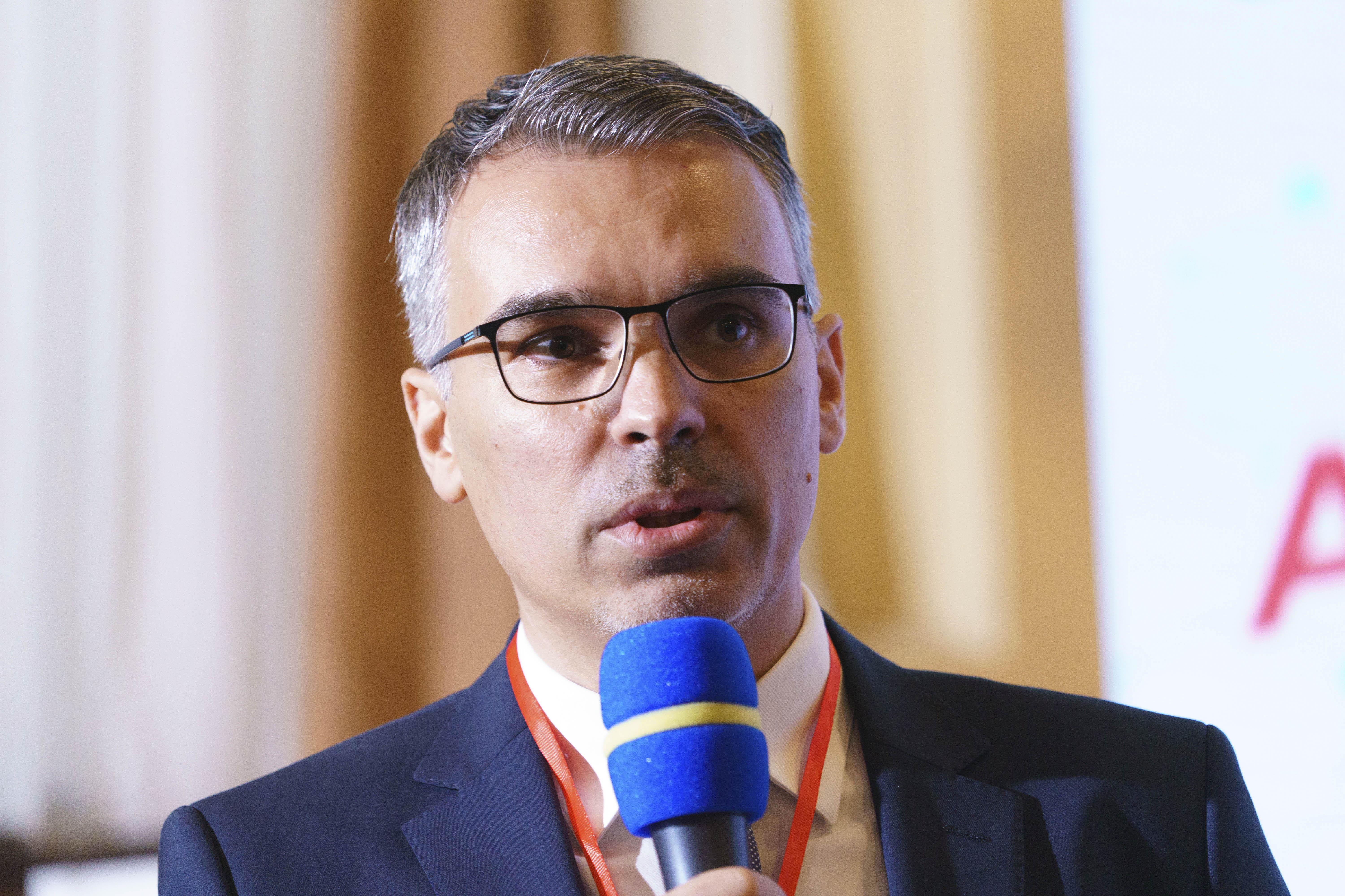 Analiză INSCOP: Alegerile anticipate ar putea duce la o schimbare limitată a majorităților din Parlament