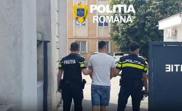 Angajat al unei spălătorii auto, reținut după ce a furat mașina unui client și a intrat cu ea în șanț. Tânărul nu avea permis