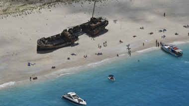 Faimoasa epavă de pe celebra plajă Navagio din Grecia. Foto Profimedia