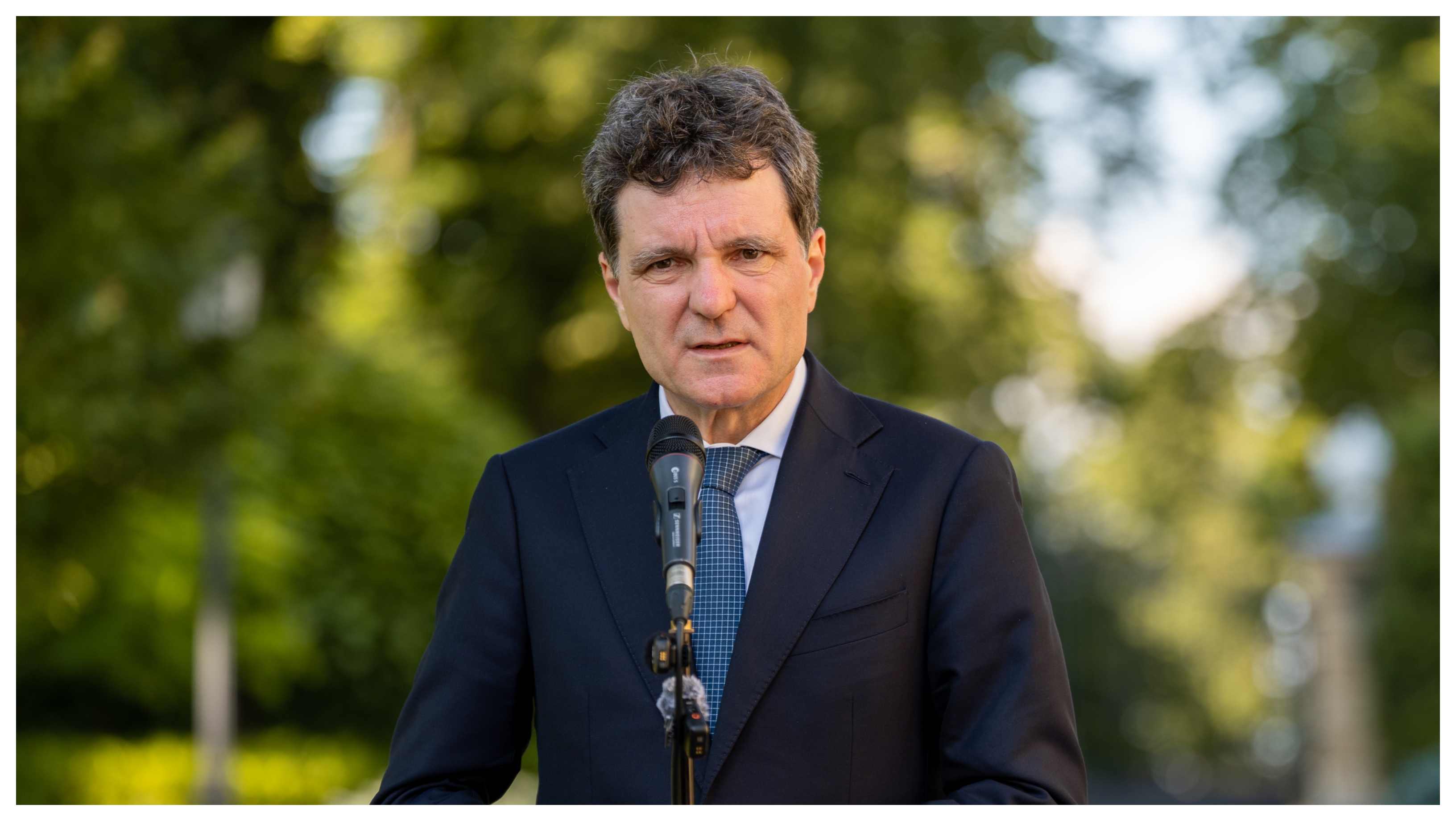 Nicușor Dan: „Românii așteaptă să se termine criza politică, numai că răspunsul nu e la mine, e la partide”