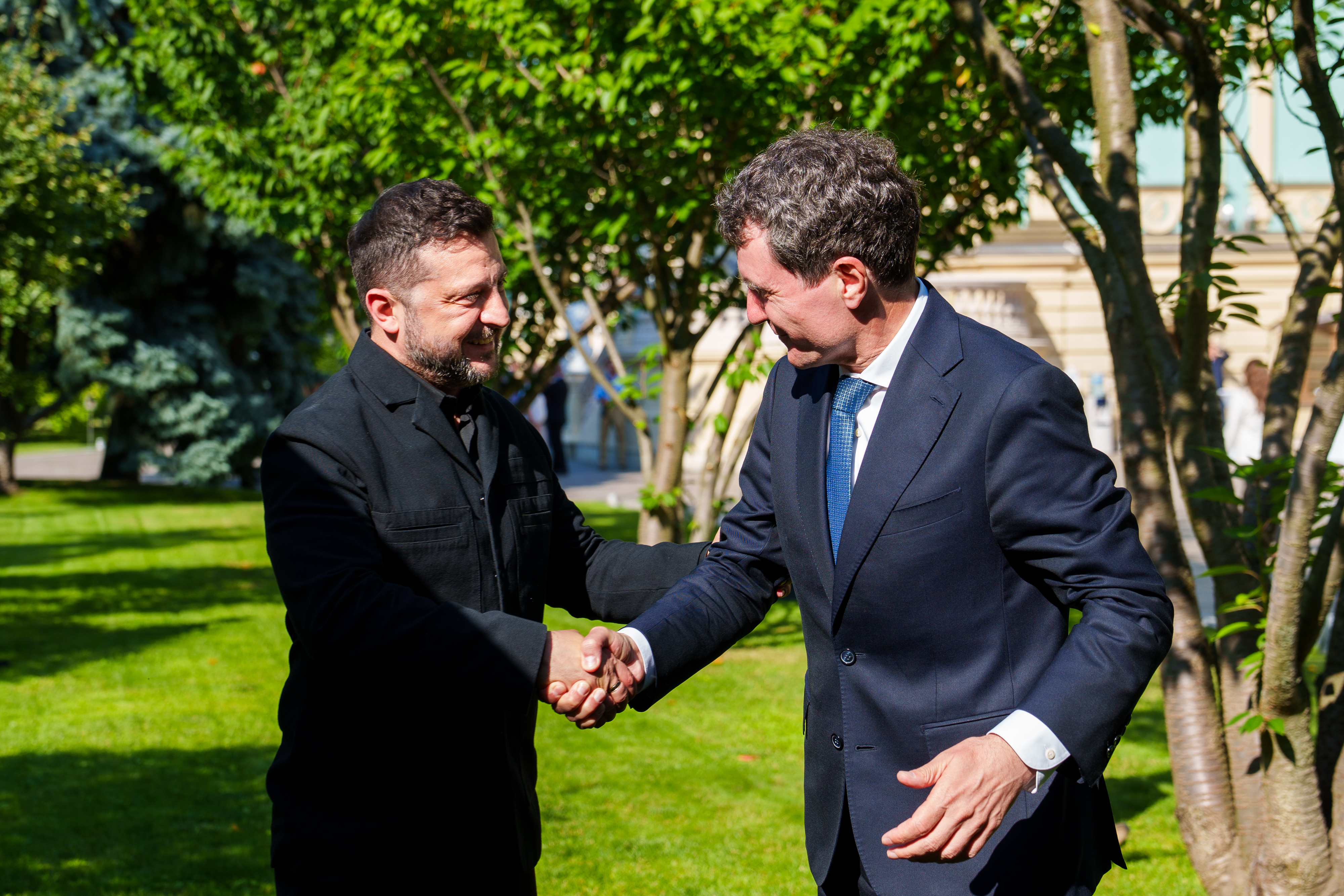 Nicuşor Dan anunță ce a discutat cu Volodimir Zelenski despre școlile cu predare în limba română din Ucraina