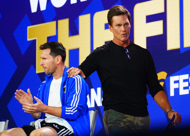 CM 2026. Puterea lui Messi: marii sportivi care au vrut un selfie cu argentinianul. Ce spune fotbalistul despre fotografia cu Yamal 2 Spain v Argentina - FIFA World Cup 2026 Final Press Conferences