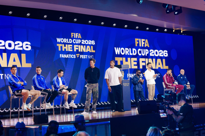 CM 2026. Puterea lui Messi: marii sportivi care au vrut un selfie cu argentinianul. Ce spune fotbalistul despre fotografia cu Yamal 4 Fanatics Fest NYC 2026