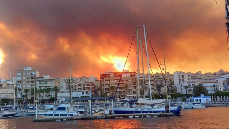 The fire in Los Gallardos as seen from the Port of Garrucha (Almería)