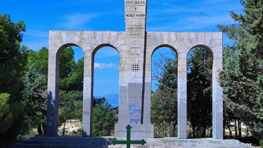 Monumentul legionarilor români Moța și Marin. Foto info