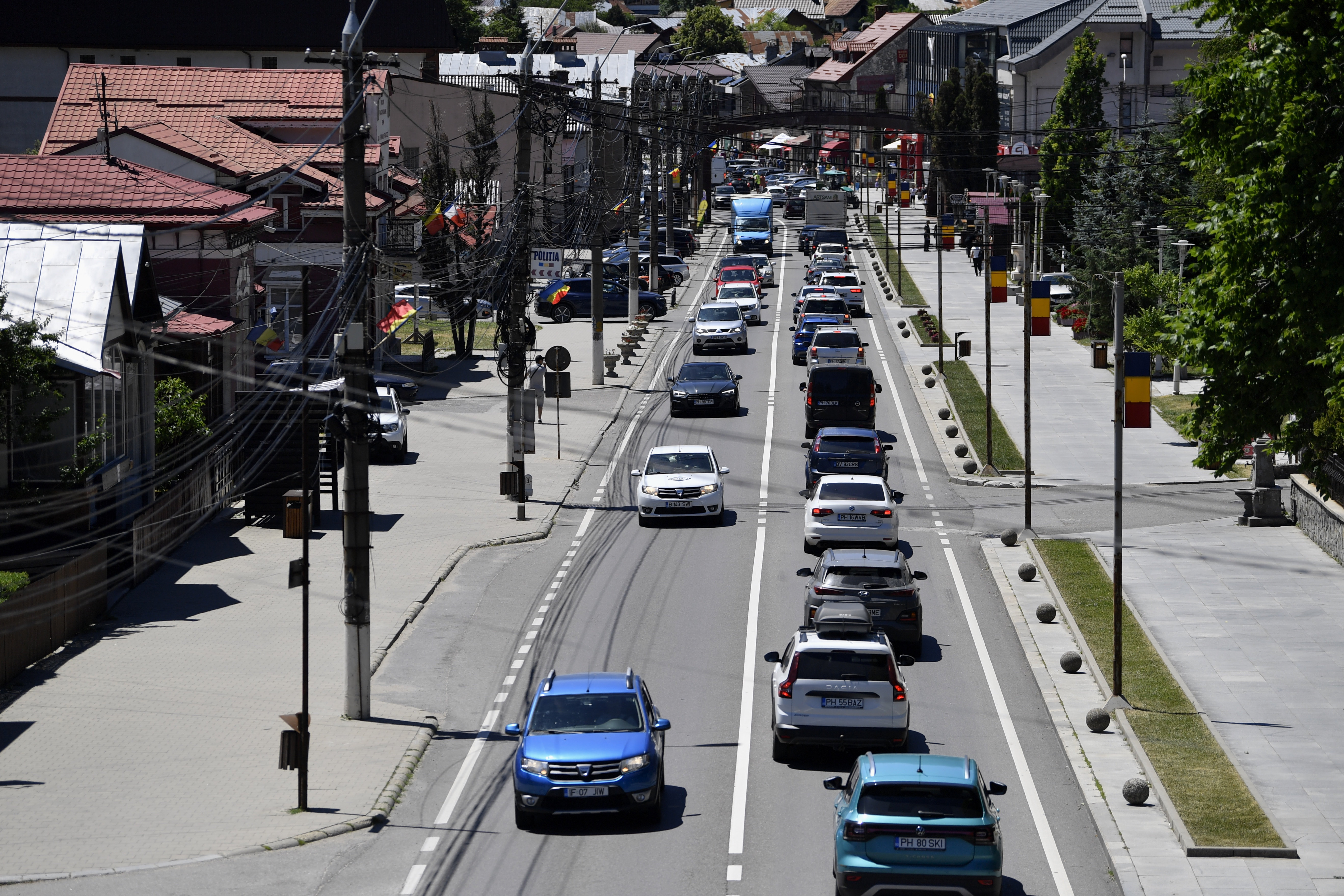 Trafic intens spre București: se circulă în coloană pe Valea Prahovei și Autostrada Soarelui. Rute alternative recomandate