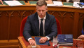 Premierul ungar Peter Magyar, votând amendarea Constituției. Foto Profimedia