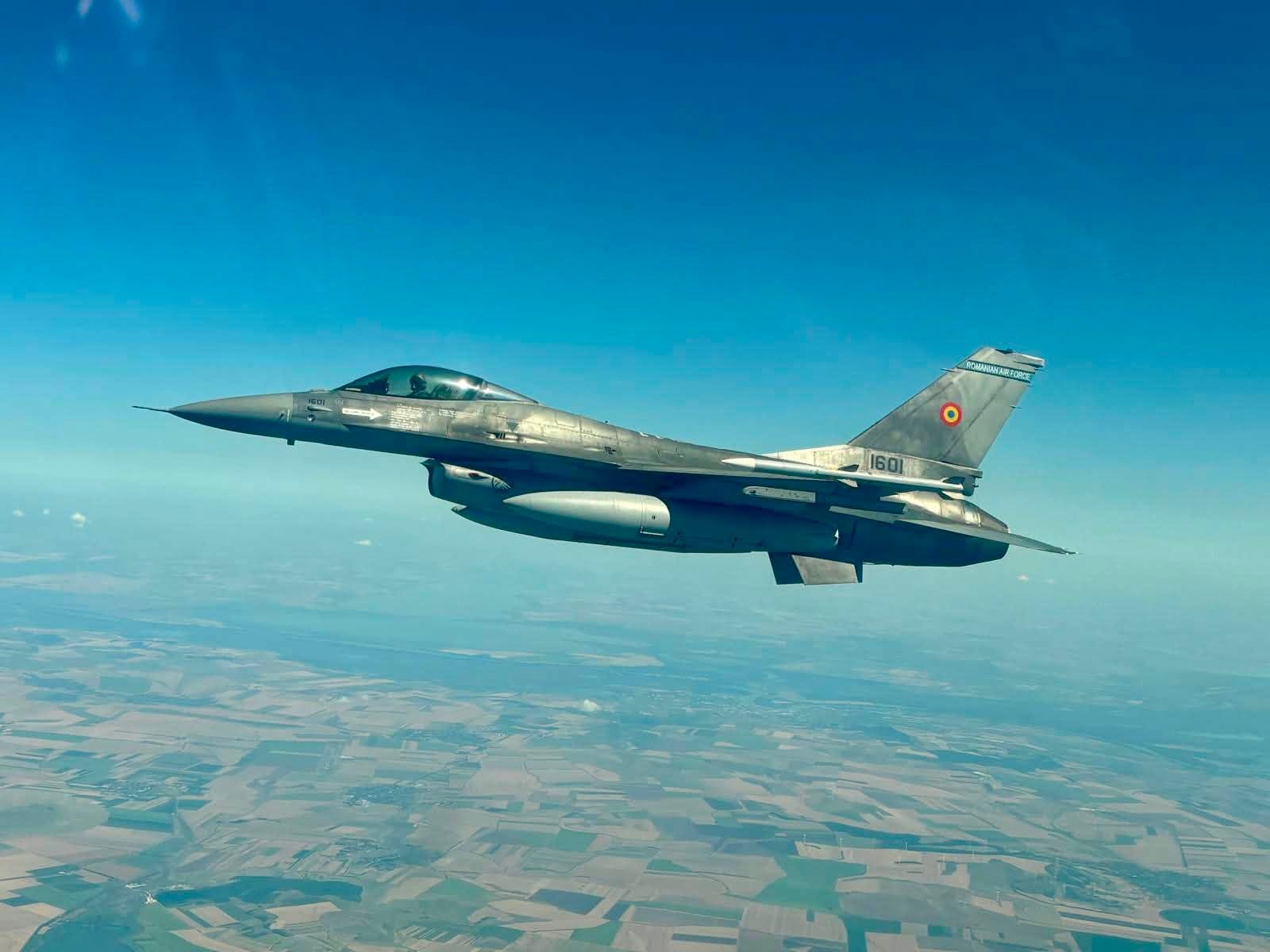 Imagini surprinse în timpul misiunii pentru neutralizarea celei de-a treia drone. Garda de Coastă caută fragmentele aeronavei