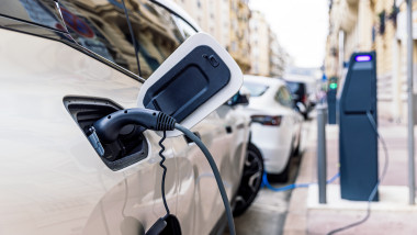 Bateria mașinilor electrice pe caniculă. Foto Getty Images