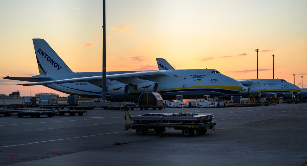 Drona de pe aeroportul din Leipzig a fost doborâtă cu piciorul de un şofer de autobuz, dezvăluie un parlamentar