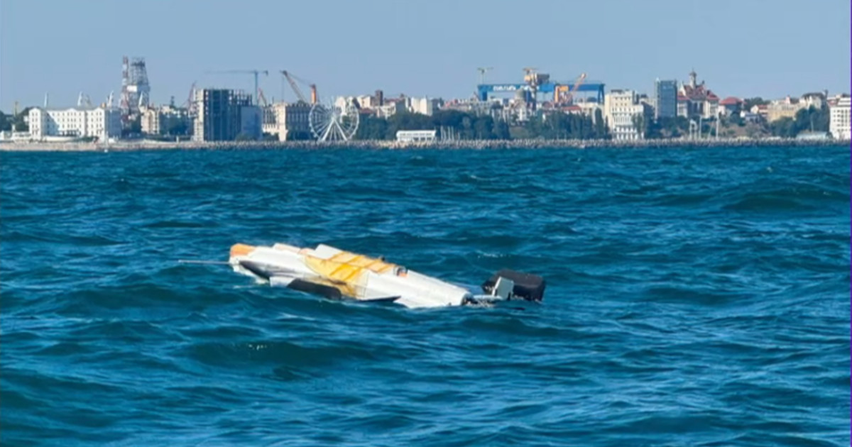 Resturi de dronă, găsite în Marea Neagră în largul unor plaje din Constanța. O altă aripă, văzută plutind aproape de Eforie Sud