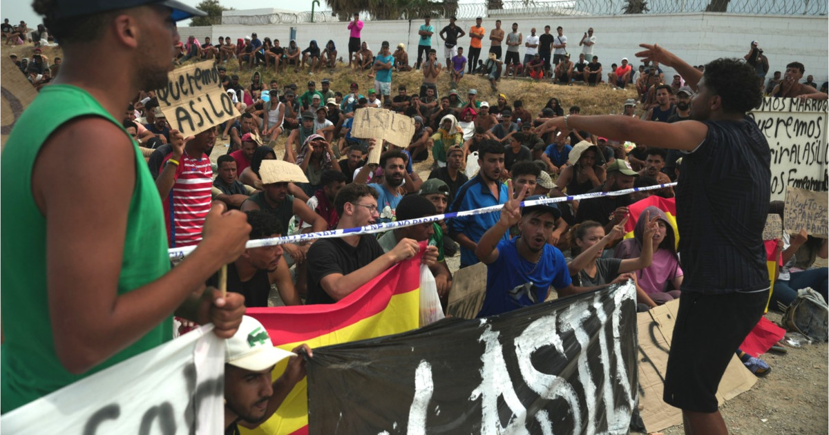 Imagine asociată subiectului: Migranți rămași în Ceuta cer azil și continuarea drumului spre Spania continentală