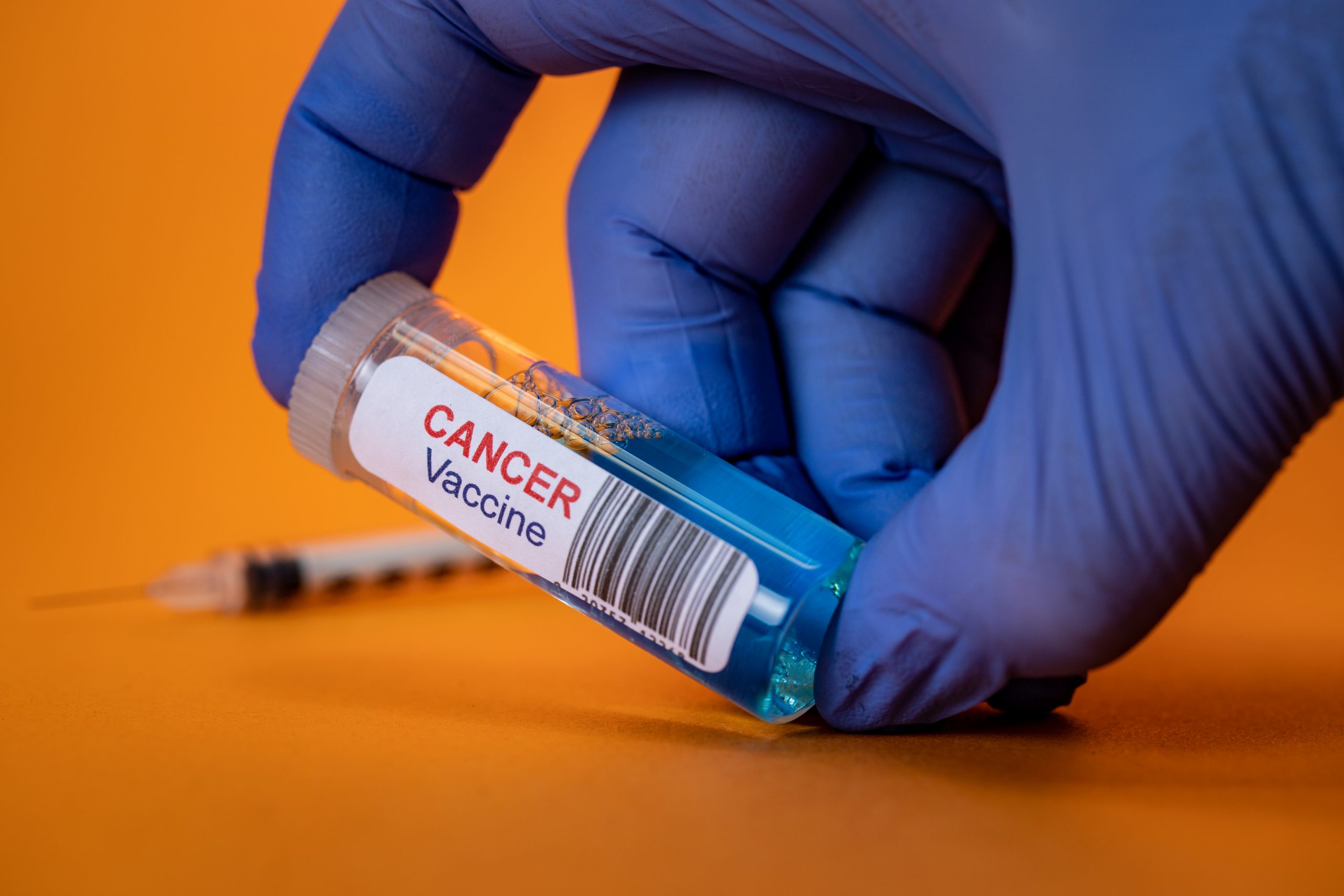 Un vaccin revoluționar, pe bază de ARNm, a prevenit recidiva cancerului în cadrul unui studiu clinic
