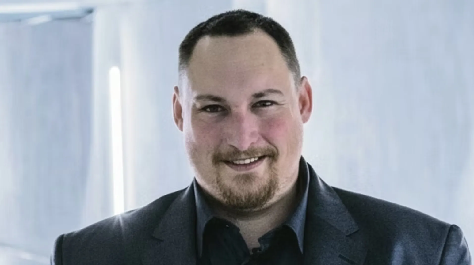 „Duc o luptă pentru viaţa mea cu serviciile secrete ruse”. Tânărul afacerist german din domeniul armelor devenit ținta Kremlinului