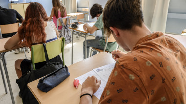 Elevii susțin astăzi proba la matematică din cadrul sesiunii de toamnă a examenului de bacalaureat 2026. Foto Getty Images