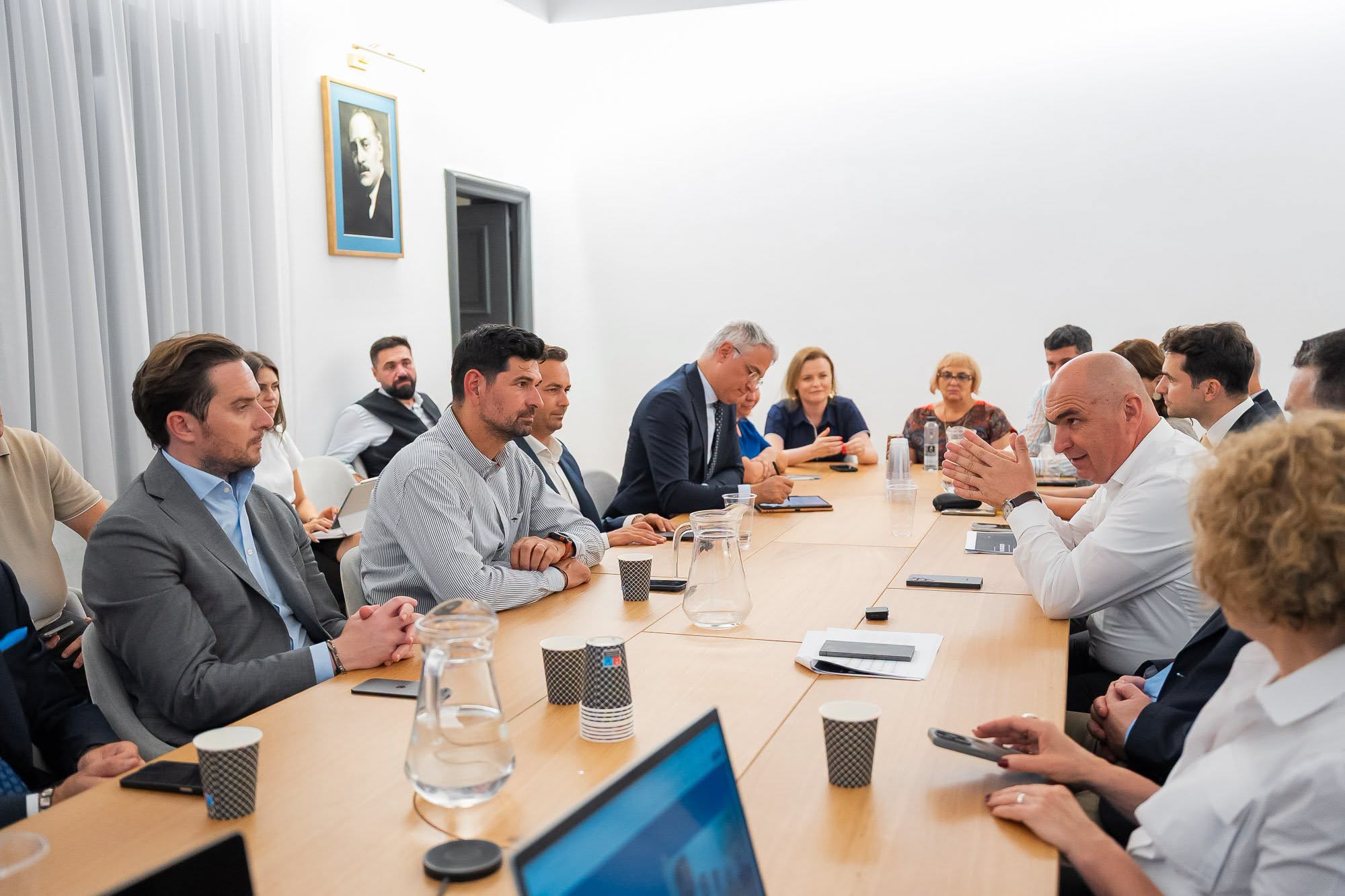 Bolojan, întâlnire cu liderii PNL din sectoarele Capitalei: „Partidul trebuie să fie prezent în comunitate permanent”