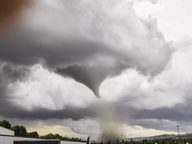 Image impressionnante de la tornade observée dans l’Aude