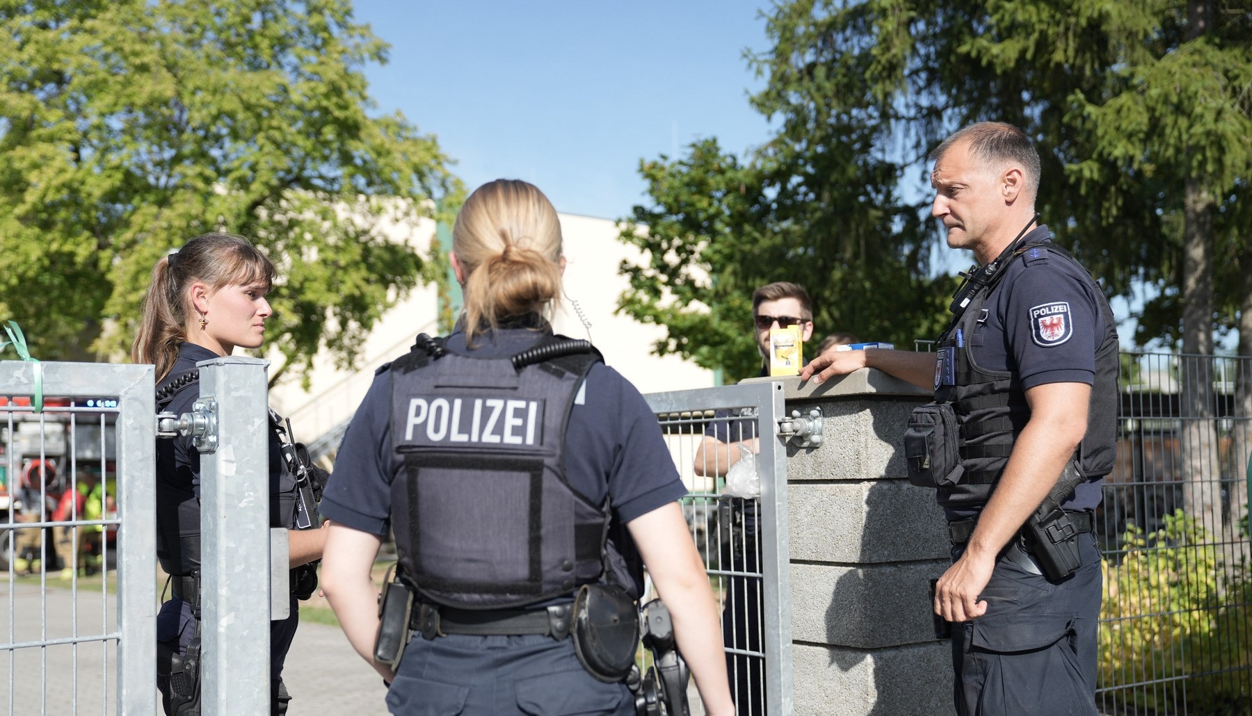 Două persoane au fost ucise într-un „act de violenţă„ la un liceu de lângă Berlin