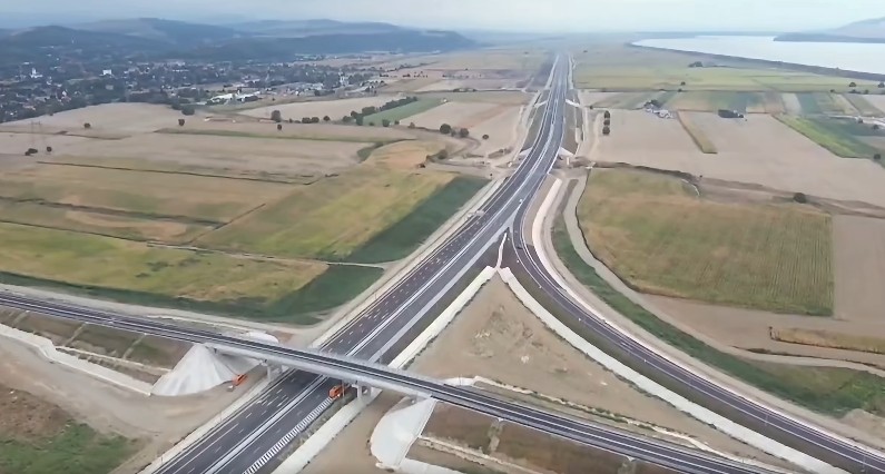 Autostrada A7 se deschide circulației luni pe încă 47 de kilometri, între Adjud și Bacău: „Moldova îşi primeşte autostrada”